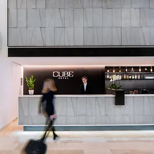 4* ホテル Cube