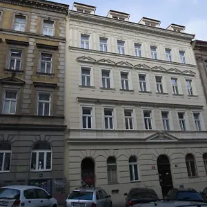 Apartment Continents Nearby Main Train And Bus Station, Prague