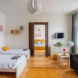 Tesnov Apartamento